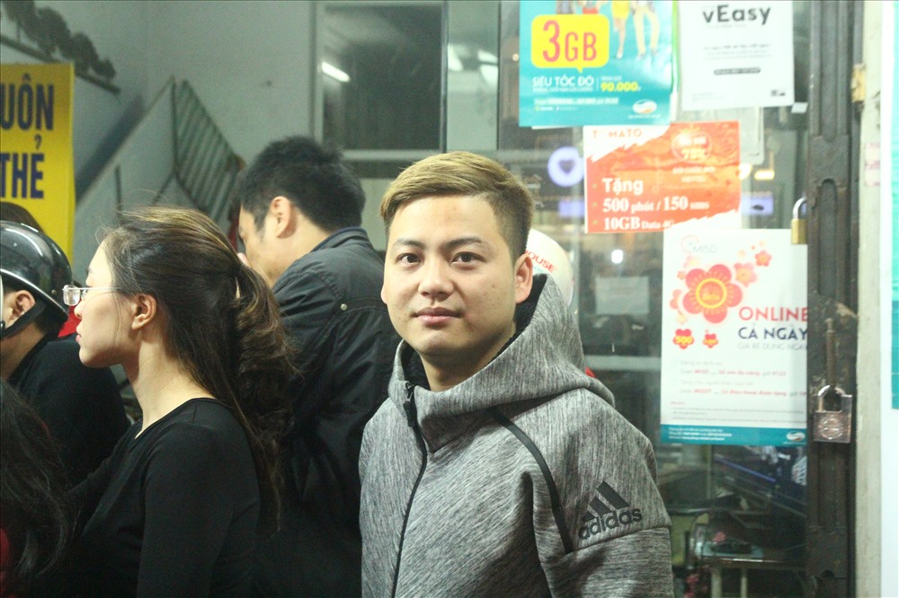 Anh Sơn mua số lượng lớn thẻ về buôn.