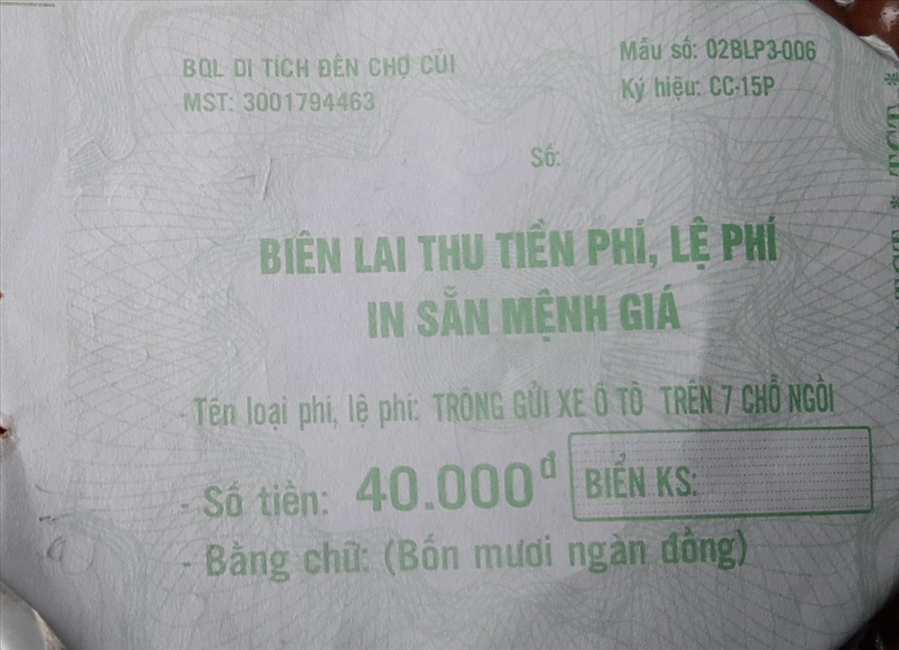 PV nộp 30 nghìn, nhưng được đưa biên lai 40 nghìn. Ảnh: PV