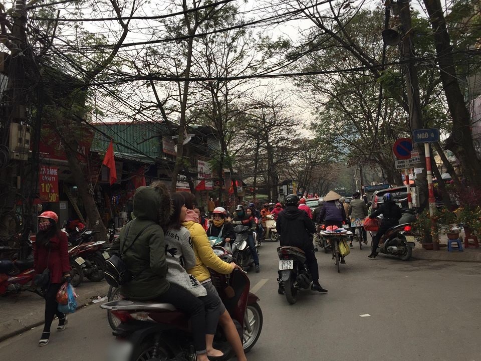 Các khu chợ dân sinh đông đúc khi ngày cúng ông Táo cận kề