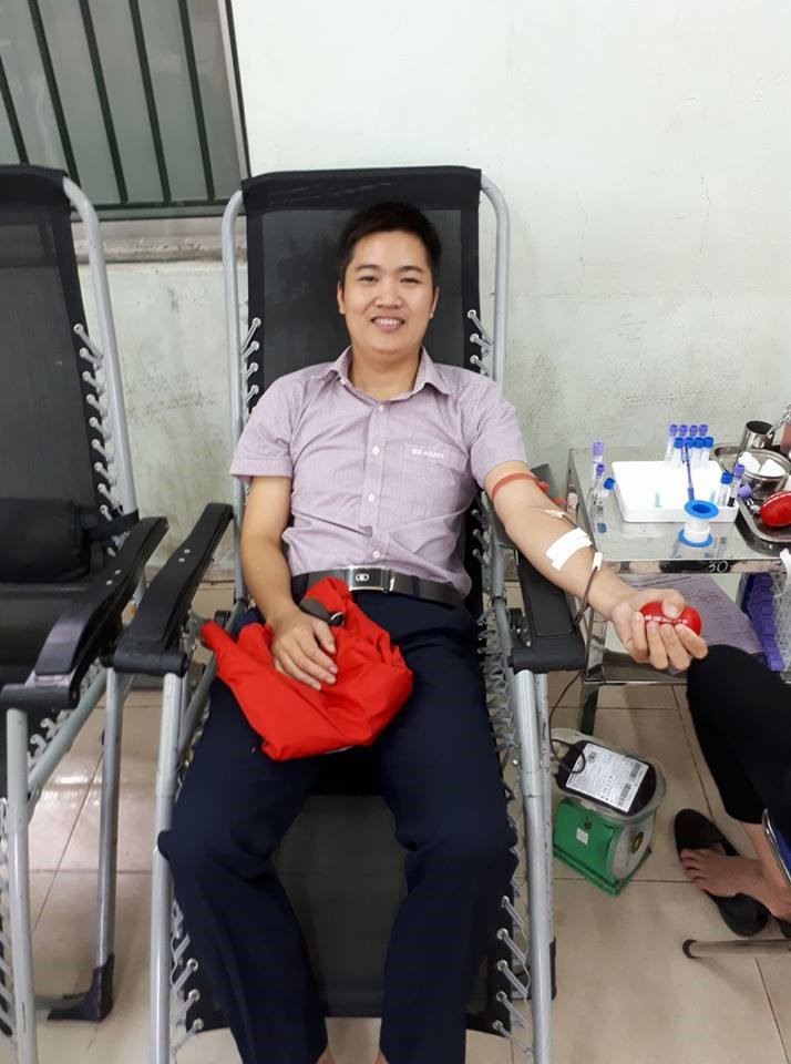 Thầy giáo Nguyễn Văn Kết thường xuyên tham gia các hoạt động xã hội.