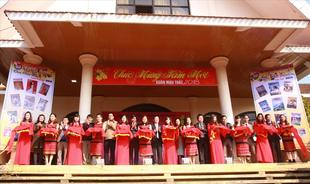 Lễ khai mạc Hội báo xuân Mậu Tuất 2018 tại huyện Hướng Hóa. Ảnh: Hưng Thơ.