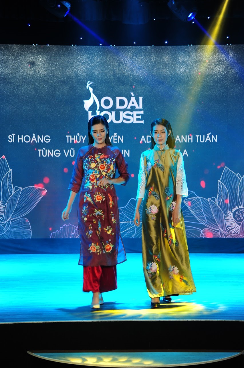 Trình diễn áo dài
