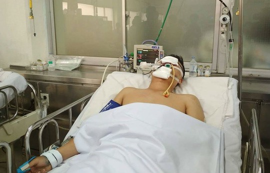 Thượng uý Trung đang cấp cứu tại bệnh viện
