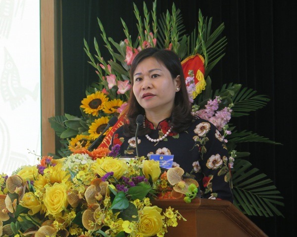 Chủ tịch LĐLĐ TP. Hà Nội Nguyễn Thị Tuyến phát biểu chỉ đạo tại Đại hội XVIII CĐ quận Hoàn Kiếm. Ảnh: LĐLĐ TP. Hà Nội