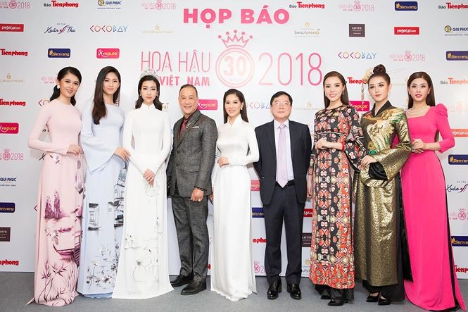 Kỳ Duyên cùng Ban tổ chức cuộc thi Hoa hậu Việt Nam 2018