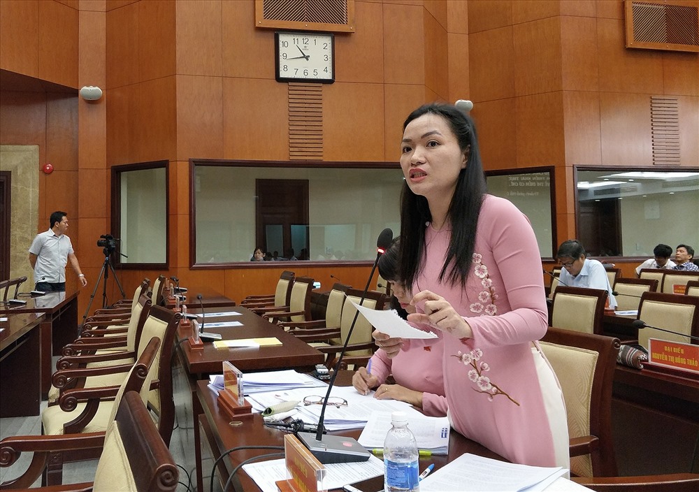 Đại biểu HĐND TP.HCM phát biểu (ảnh:PK).