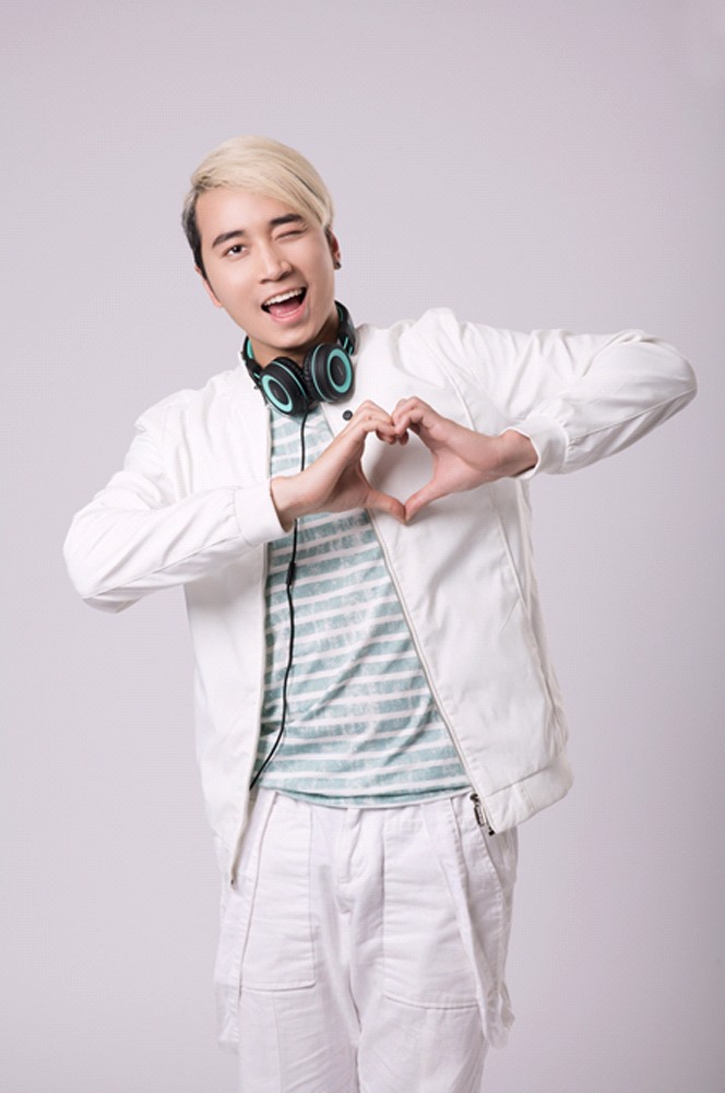 Karik chính là người chắp bút cho phần lời rap của bài hát, nhắn nhủ các chị em phòng ngừa ung thư cổ tử cung.
