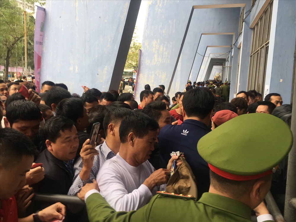 Lực lượng an ninh làm việc hết công suất.