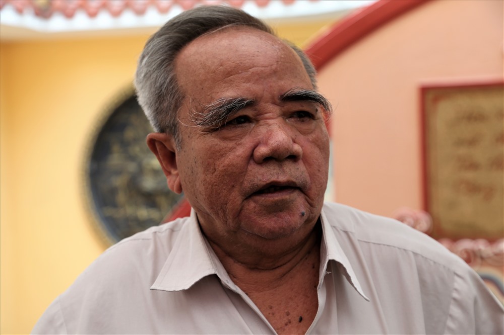 Ông Hưng bồi hổi kể về những kỷ niệm của mình với “Anh Hai“. Ảnh: Trường Sơn