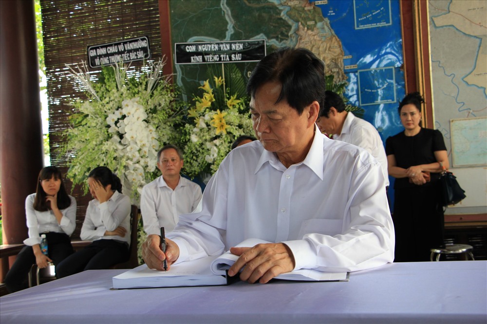 Nguyên Thủ tướng Nguyễn Tấn Dũng viết trong sổ tang cố Thủ tướng Phan Văn Khải.