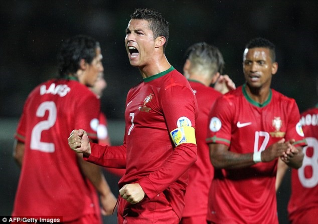 CR7 đã có hat-trick trong màu áo ĐTQG Bồ Đào Nha. Ảnh: Getty.