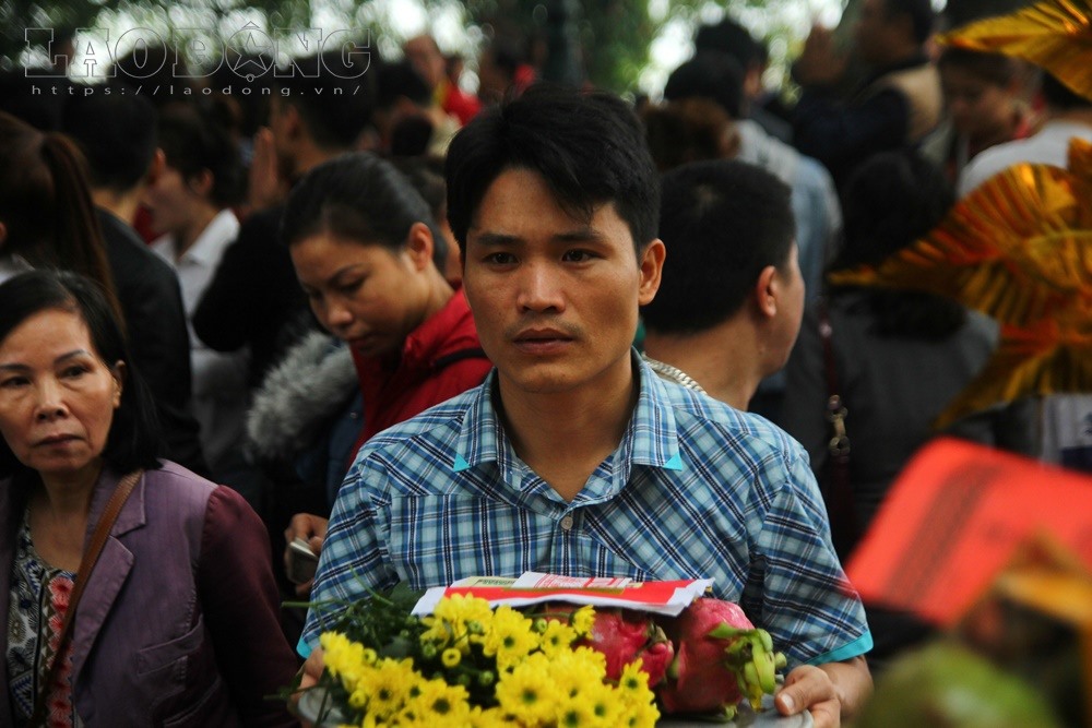 Ai cũng cầu mong có năm mới bình an, may mắn.