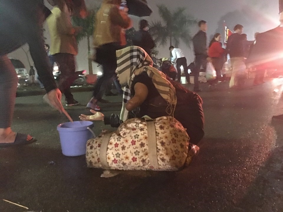 Dù ai cũng biết về tình trạng này, ai cũng hiểu tác động tiêu cực của nó nhưng suốt nhiều năm việc kiểm soát và sử lí nghiêm minh, kịp thời dường như vẫn bị bỏ ngỏ.