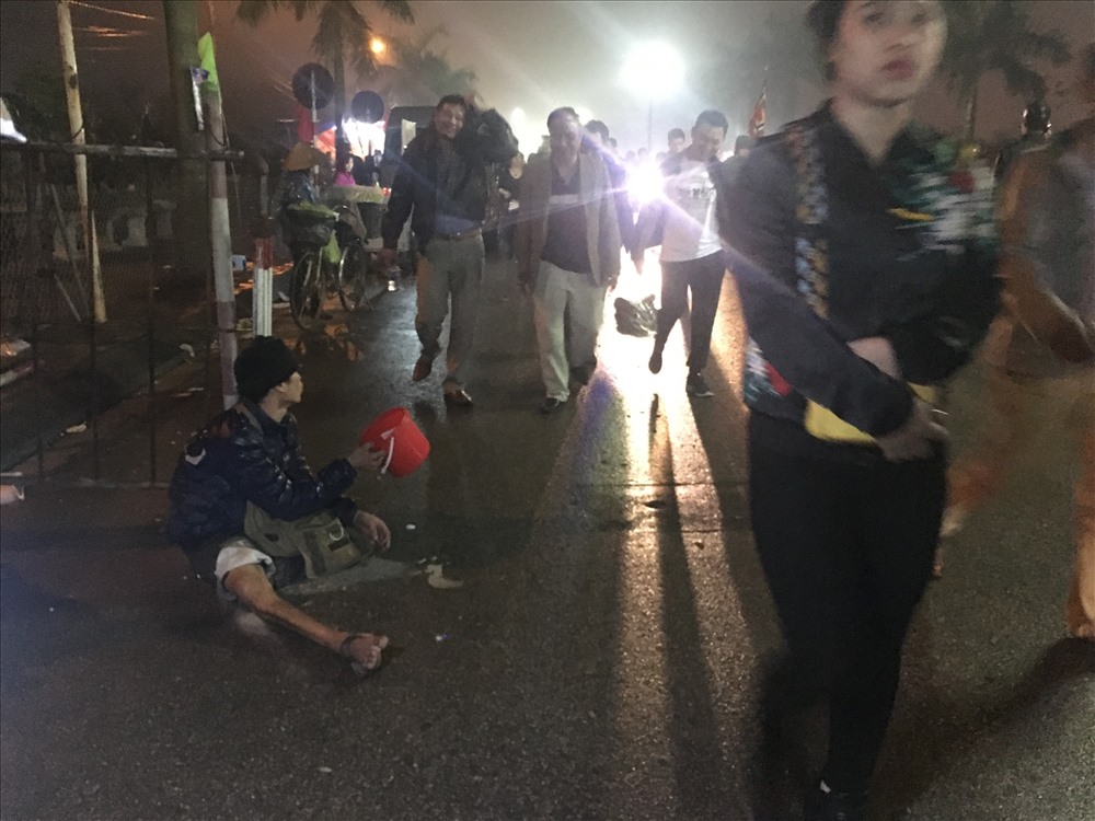 Thế nhưng đối với nhiều người dân Nam Định, nhưng người thường xuyên về Đền Trần mỗi dịp đầu xuân năm mới không còn là hình ảnh xa lạ, theo họ chuyện ăn xin la liệt trên đường vào Đền vốn có từ lâu.