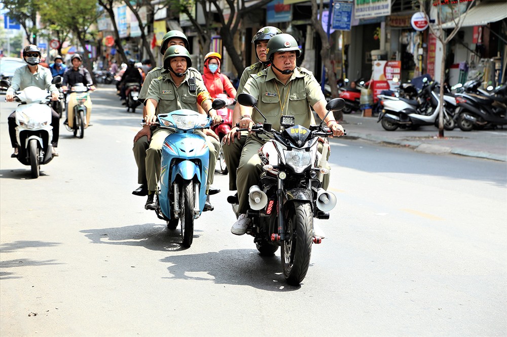 Anh Lý Nhơn Thành cùng các đồng đội trong Ban BVDP. Ảnh: TRƯỜNG SƠN