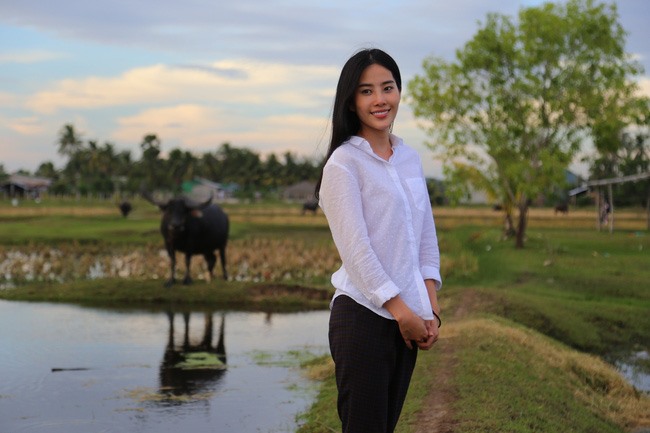Năm 2017, Nam Em xuất hiện trong bộ phim “Lô tô” cùng NSƯT Hữu Châu. Tuy nhiên, với vai diễn đầu tay, người đẹp gây thất vọng với lối diễn cứng đơ và bị coi là “bình hoa di động“.