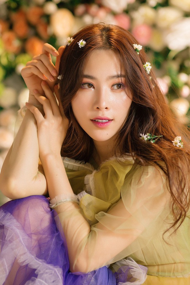 Trước làn sóng chỉ trích từ dư luận, Nam Em đã quyết định gỡ bỏ MV mới ra mắt như một lời khẳng định không dùng chuyện tình cảm để PR.