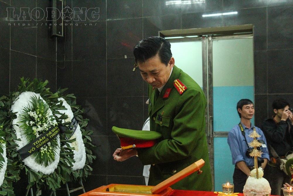 Nhiều đồng đội không cầm được nước mắt khi nhìn thượng sỹ Khánh lần cuối qua tâm gu