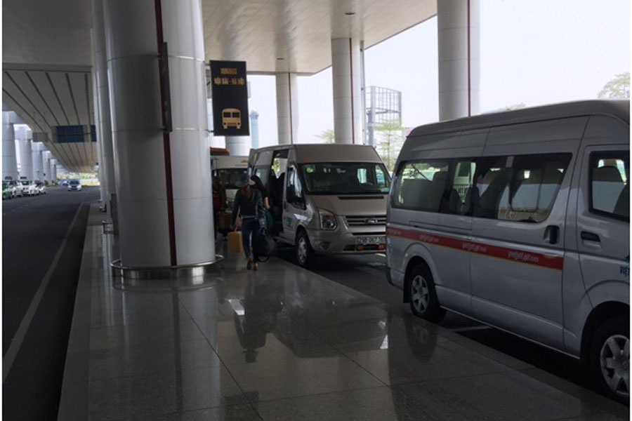 Nhà xe Đại Nam sắp xếp hành khách. Ảnh: P.V