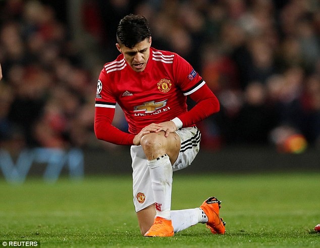 Sanchez đang làm Pogba “ngứa mắt“? Ảnh: Reuters.