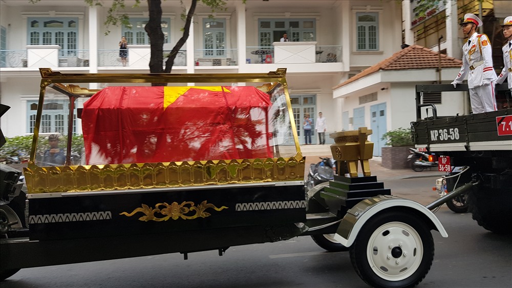 Linh xa chở linh cữu cố thủ tướng Phan Văn Khải. Ảnh: Trường Sơn
