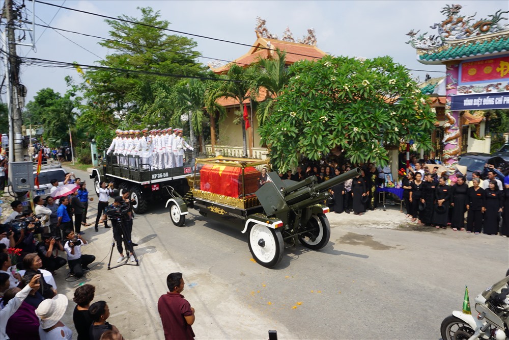 Đình Tân Thông là nơi ghi nhiều dấu ấn của nguyên Thủ tướng những năm sau khi về hưu. Chính ông Phan Văn Khải đã hỗ trợ để xây dựng đình khang trang hơn.