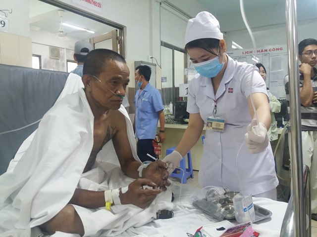 Các nạn nhân vụ cháy chung cư Carina đang được điều trị tích cực tại BV Nguyễn Tri Phương