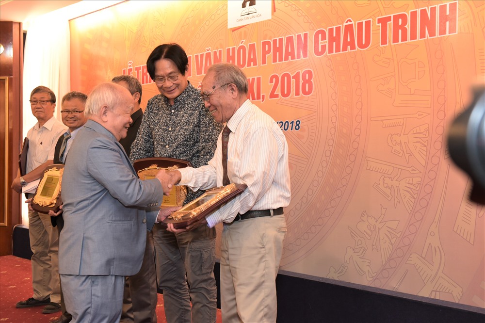 Trao giải cho nhạc sĩ Dương Thụ và nhà nghiên cứu Lữ Phương