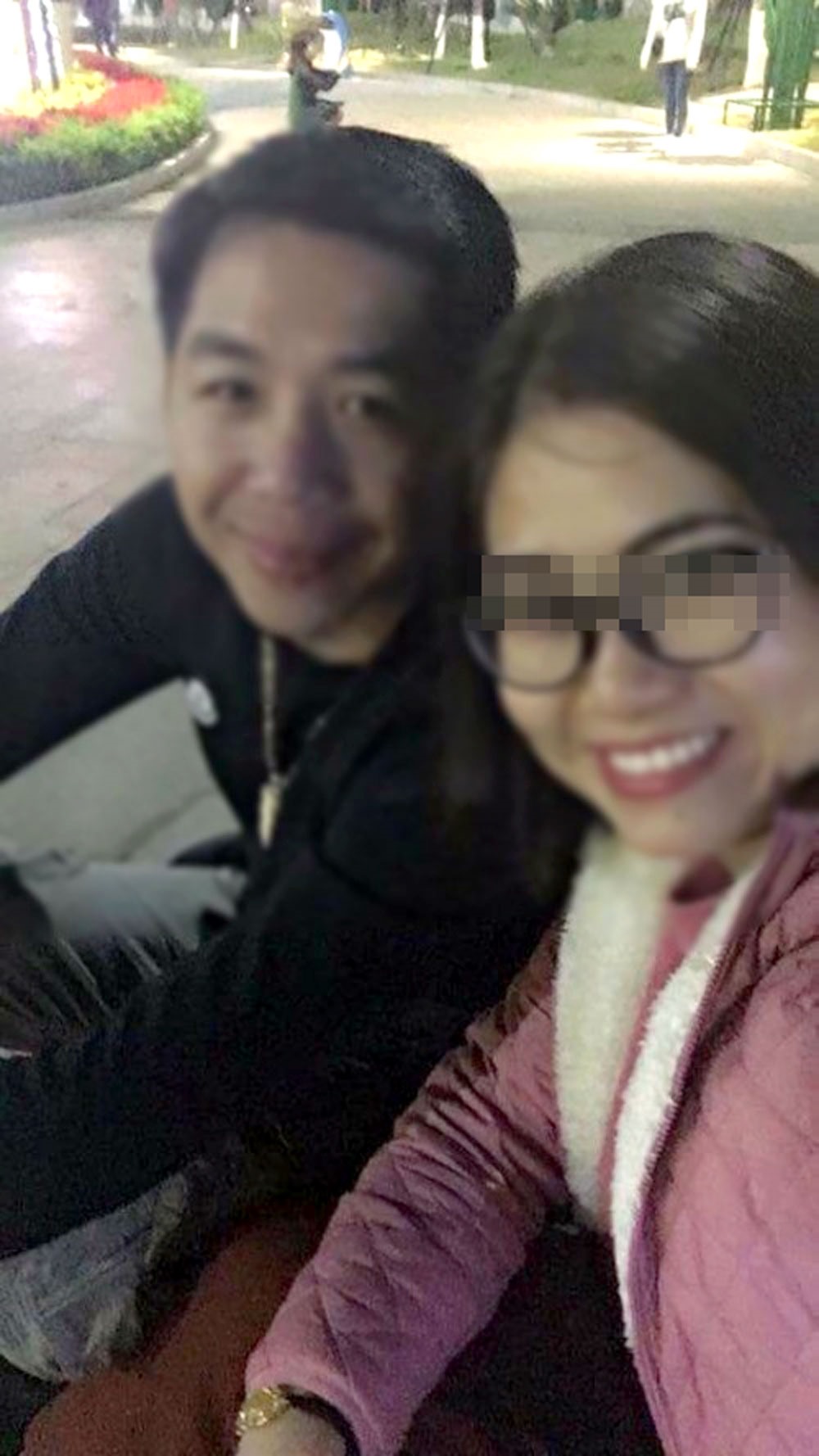 Đôi vợ chồng trẻ trước khi xảy ra mâu thuẫn.