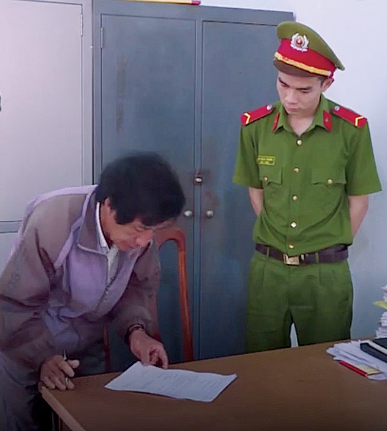 Ông Huỳnh Bê bị bắt để điều tra về hành vi lừa đảo chiếm đoạt tài sản.