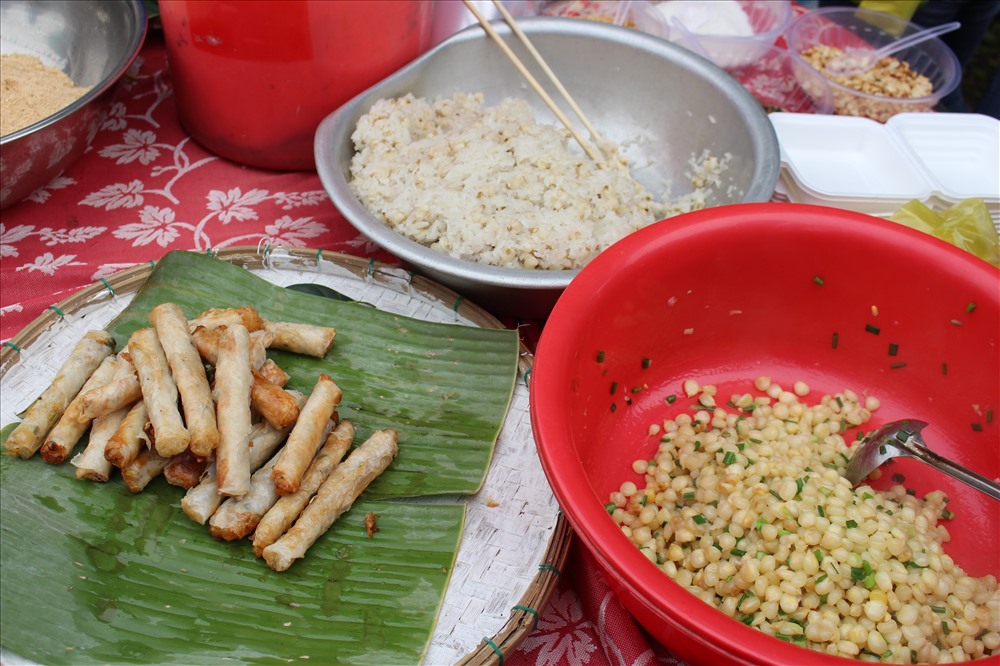 Bắp được chế biến thành nhiều món ăn như: bắp luộc, bắp xào, bắp ngào, chè bắp, súp bắp, bắp nướng, chả bắp, lớ bắp,… Ảnh: N.K