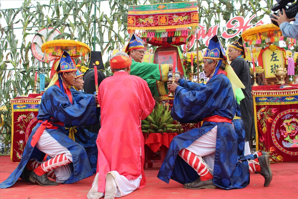 Nghi lễ Nghinh tổ Thần Nông, tế lễ cổ truyền nhằm tri ân, tưởng nhớ tổ nghề, cầu nguyện cho mưa thuận gió hòa, mùa màng tươi tốt, giúp dân làng có cuộc sống ấm no, hạnh phúc. Ảnh: LP