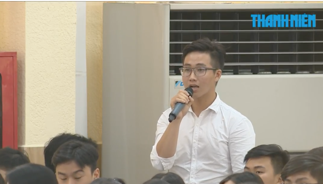 Thí sinh tham gia đặt câu hỏi.