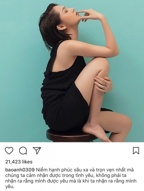 Trong thời gian này, Bảo Anh cũng thường xuyên chia sẻ những dòng trạng thái úp mở về việc đang yêu.