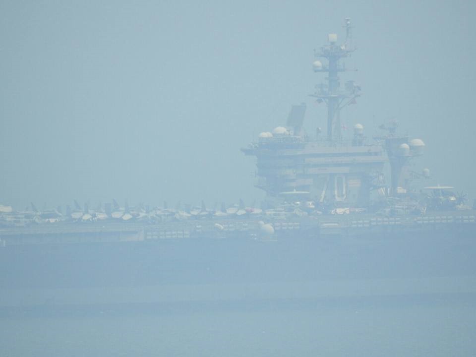 Tàu sân bay USS Carl Vinson có chiều dài 332,8 m, chiều rộng 76,8 m, tốc độ 30 hải lý. Ảnh: Lê Phước Chín