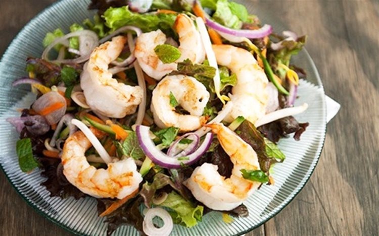 Salad tôm kiểu Thái. Ảnh: cooky