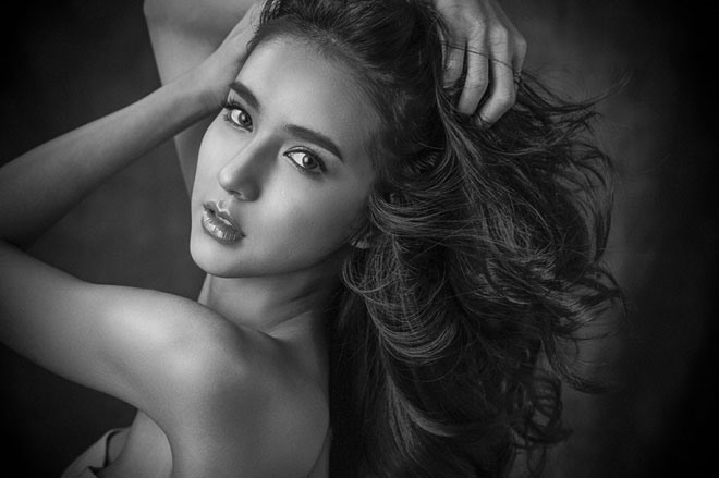 Trước khi trở thành hoa hậu, người đẹp 20 tuổi này đã là hot girl nức tiếng xứ Chùa Vàng, thường xuyên xuất hiện trên các phương tiện truyền thông, các MV, phim ngắn, quảng cáo nhờ sở hữu khuôn mặt xinh đẹp tựa búp bê. Từ hồi 14 tuổi khi chưa chuyển giới toàn diện, hoa hậu đã có vẻ đẹp nữ tính, mong manh. Tuy nhiên, sau khi chuyển giới thành công tại Kamol Thái Lan, cô sở hữu nét đẹp được mệnh danh là “thần tiên tỷ tỷ” hay như “thiên thần là có thật”.