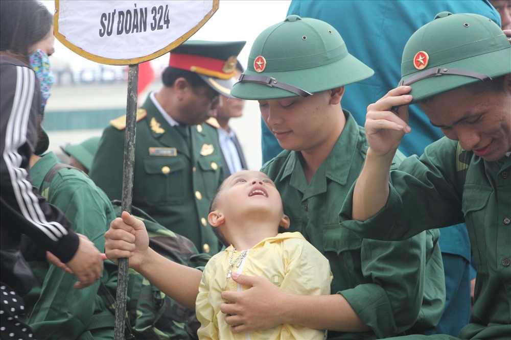 Nhớ nhung xin gửi lại cho người thân, con cái, bạn bè để thực hiện nhiệm vụ với đất nước. ảnh:DH