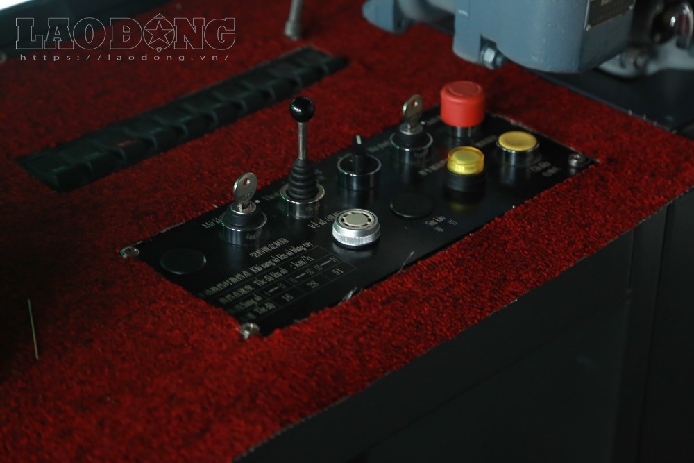 Những thiết bị ở phần khoang tàu.