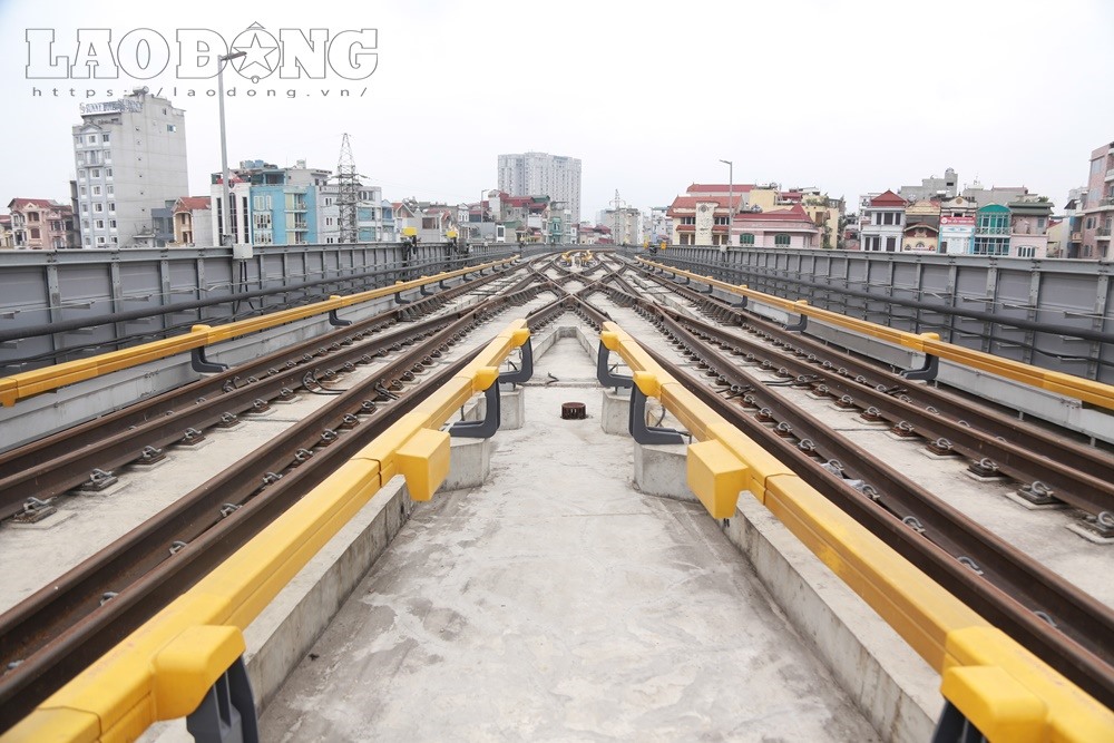 Ông Dũng cho rằng dự án đã hòan thành khối lượng công việc lớn, số còn lại không nhiều nhưng hầu hết là các hạng mục khó, mất nhiều thời gian. Vì vậy, Bộ GTVT, UBND Hà Nội phải phối hợp tốt với Tổng thầu để hoàn thành dự án đúng tiến độ đã báo cáo.