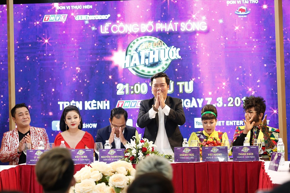 2 cặp đôi cầm trịch chương trình