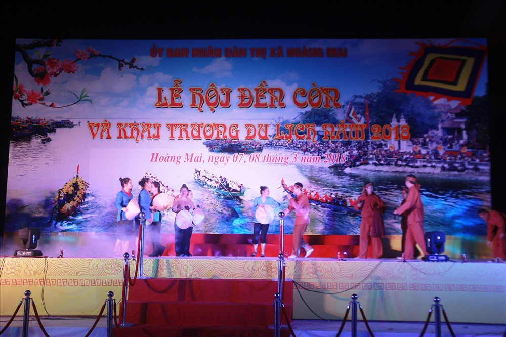 Tối 7.3, thị xã Hoàng Mai đã long trọng tổ chức khai mạc lễ hội Đền Cờn và khai trương du lịch năm 2018. ảnh:HQ