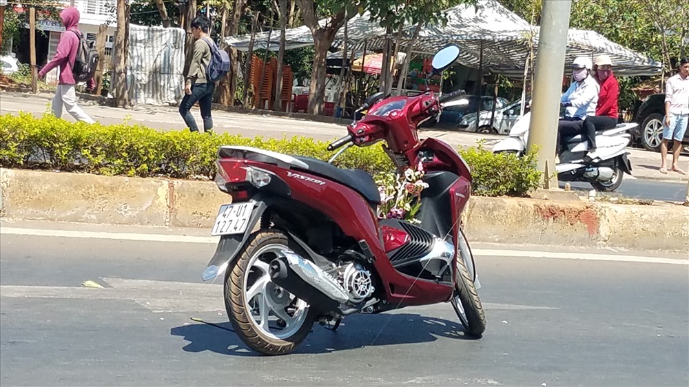 Người phụ nữ điều khiển xe máy va chạm với mô tô đang được điều trị tại bệnh viện.