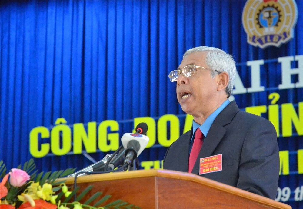 Chủ tịch LĐLĐ An Giang Nguyễn Thiện Phú phát biểu khai mạc đại hội. (Ảnh: Lục Tùng)