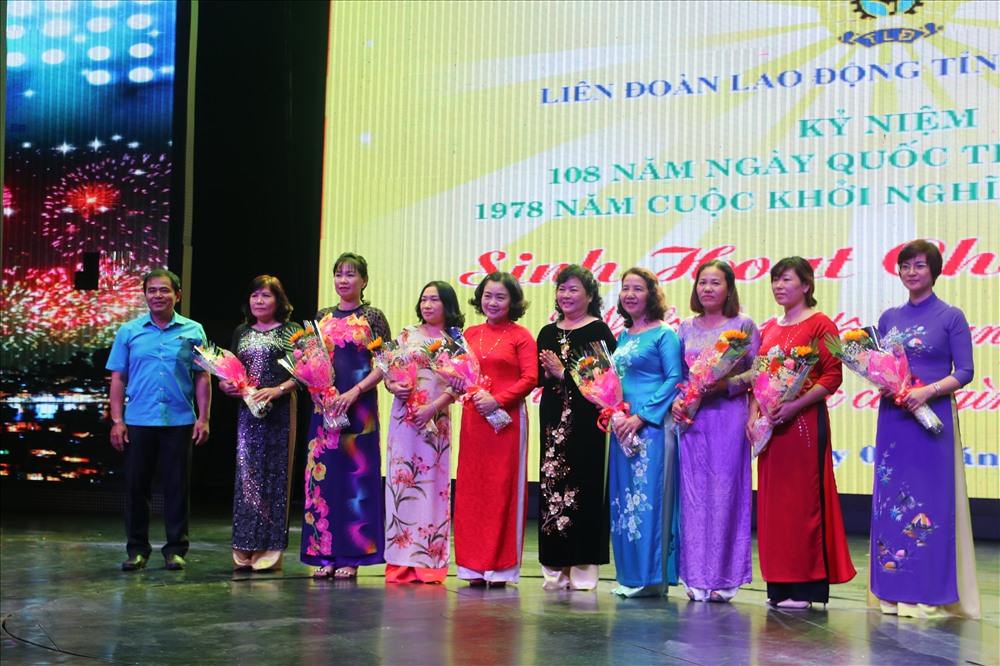 500 đại biểu đại diện cho hàng nghìn lao động nữ tham gia lễ mít tinh kỉ niệm ngày quốc tế phụ nữ 8.3. Ảnh: T.T