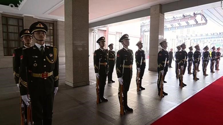 Lễ đón ông Kim Jong-un và phái đoàn Triều Tiên tại nhà ga Bắc Kinh. Ảnh: KCNA