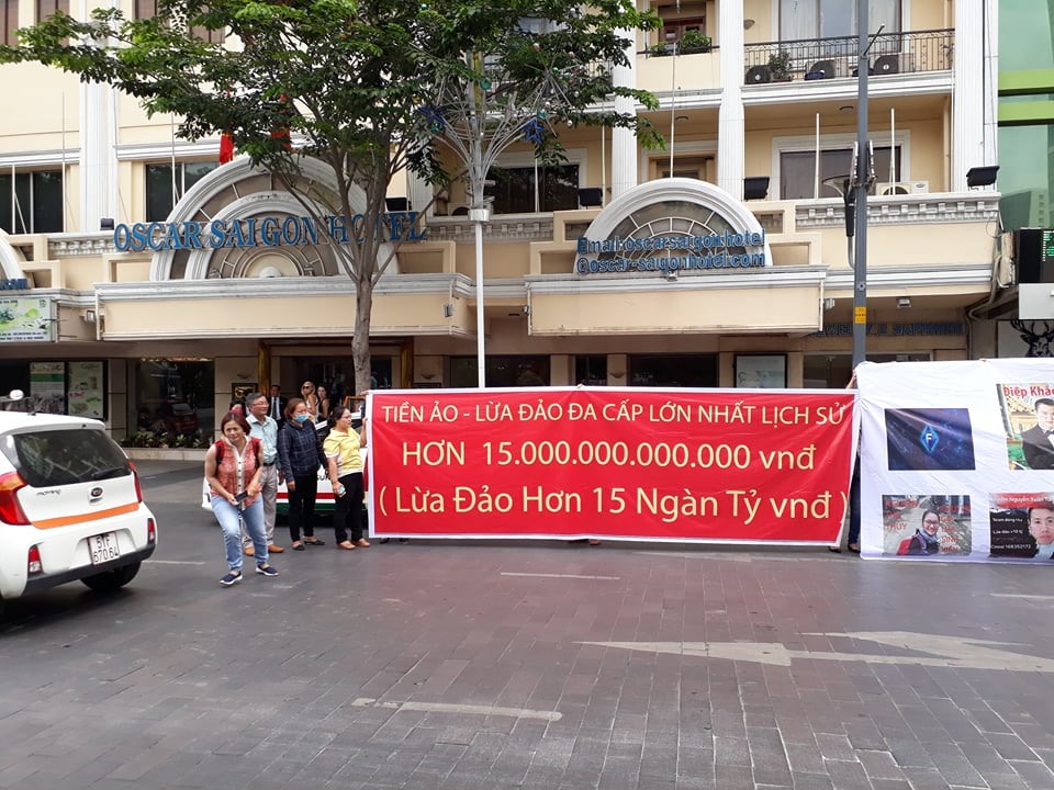 Nạn nhân của vụ đầu tư tiền ảo Ifan.