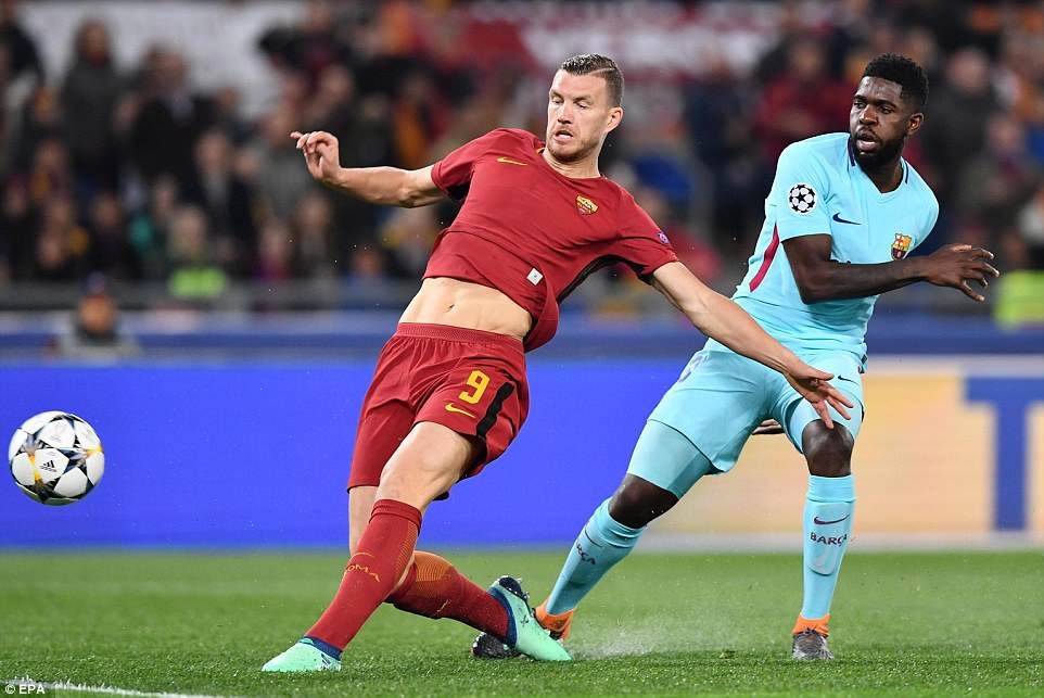 Dzeko có pha dứt điểm tinh tế. Ảnh: EPA.