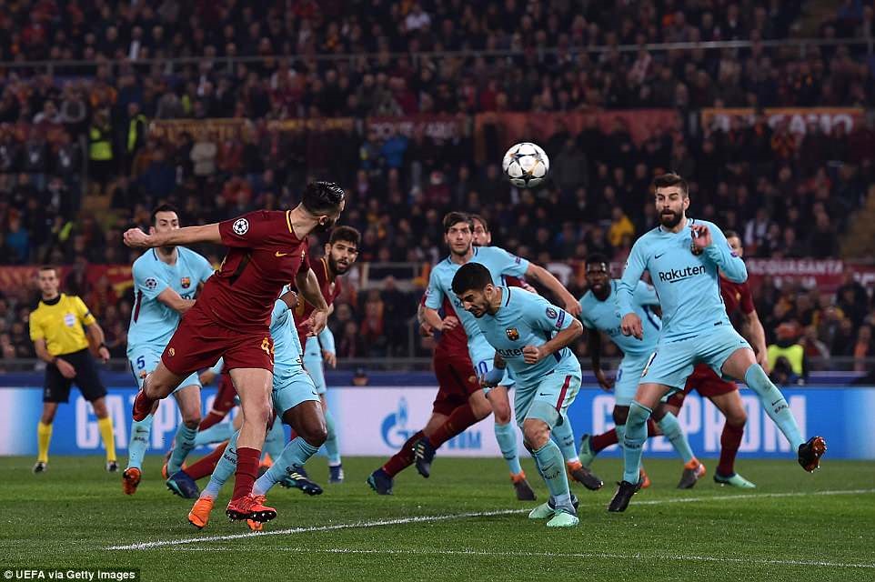 Khoảnh khắc đi vào lịch sử của AS Roma. Ảnh: Getty.
