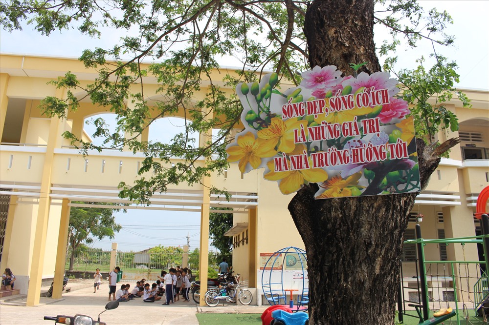 “Sống đẹp, sống có ích là những giá trị nhà trường hướng tới“.